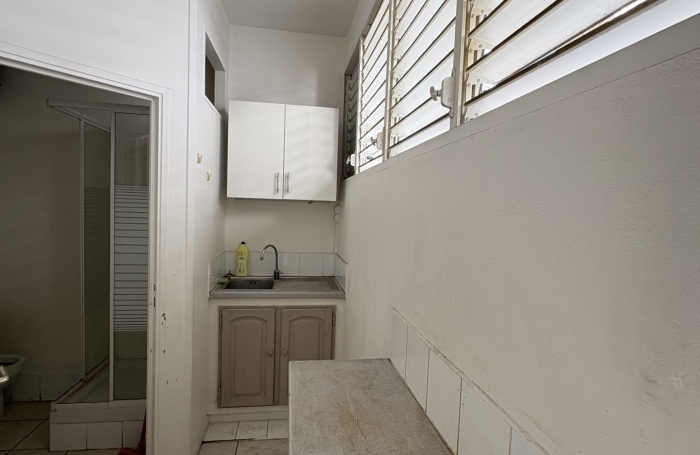 LOCAL COMMERCIAL POINTE A PITRE