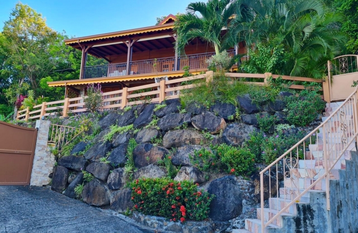 Vieux-Fort   Grande maison familiale, superbe vue, piscine et studios