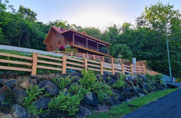 Vieux-Fort   Grande maison familiale, superbe vue, piscine et studios