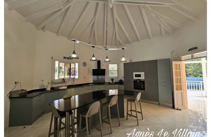 Vente Maison 184m&sup2; 4 pi&#232;ces Pointe-Noire