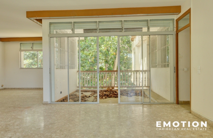 Villa à T9   À Rénover - Fort potentiel   420 m2 - 2 600 m2 de terrain