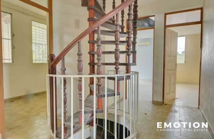 Villa à T9   À Rénover - Fort potentiel   420 m2 - 2 600 m2 de terrain