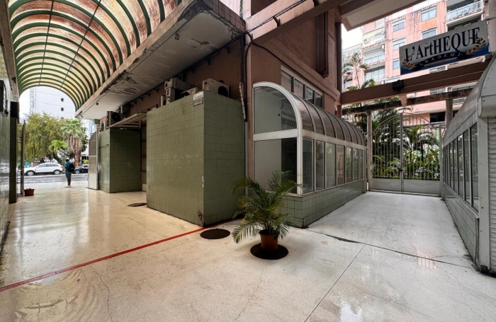 À SAISIR - Local commercial d'environ 71 m2 avec mezzanine - Emplacement stratégique