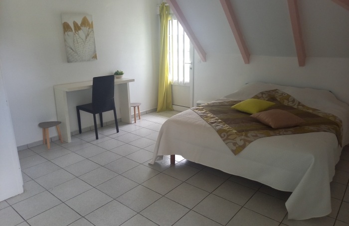 SPACIEUX HAUT DE VILLA MEUBLE F6  DANS PROPRIÉTÉ PRIVEE