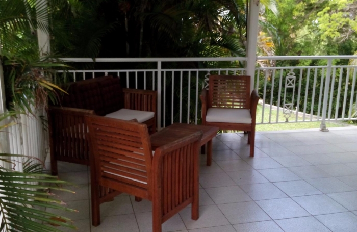 SPACIEUX HAUT DE VILLA MEUBLE F6  DANS PROPRIÉTÉ PRIVEE