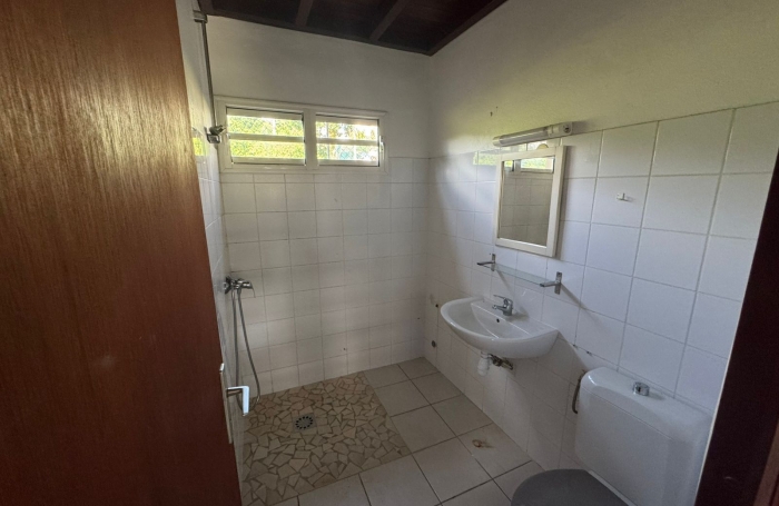 BAILLIF à louer   Maison duplex non meublée  2 chambres, environnement paisible