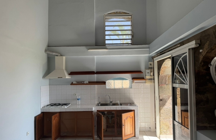 BAILLIF à louer   Maison duplex non meublée  2 chambres, environnement paisible