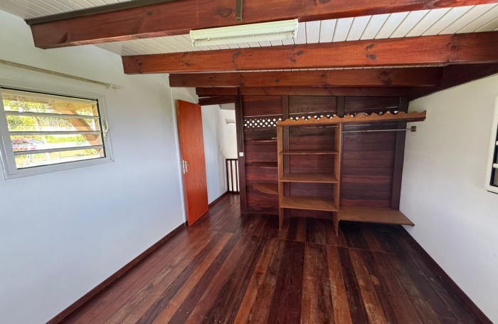 BAILLIF à louer   Maison duplex non meublée  2 chambres, environnement paisible