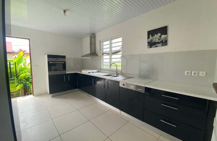 À LOUER   CHARMANTE MAISON EN BOIS À TROIS-RIVIÈRES Vue mer et montagne   Calme et confort assuréS