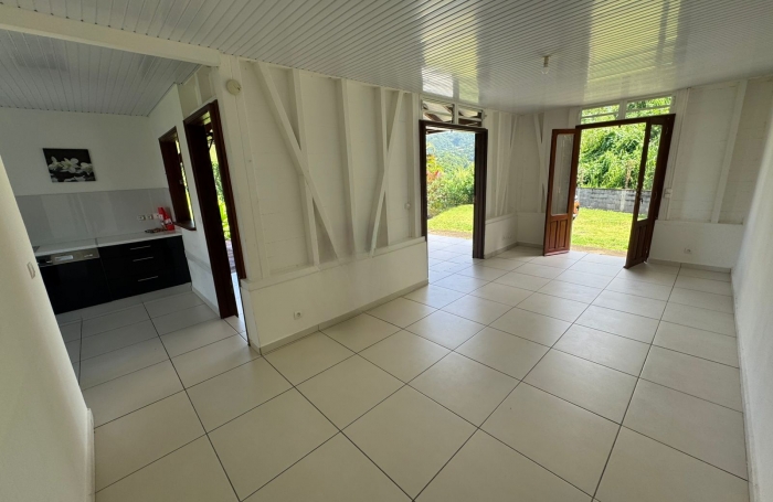 À LOUER   CHARMANTE MAISON EN BOIS À TROIS-RIVIÈRES Vue mer et montagne   Calme et confort assuréS