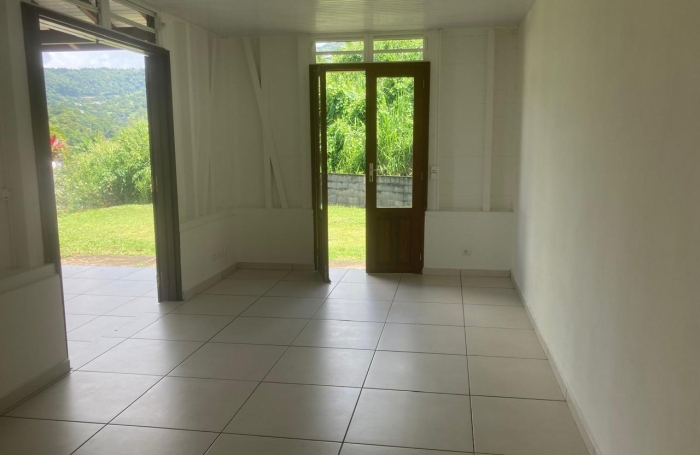À LOUER   CHARMANTE MAISON EN BOIS À TROIS-RIVIÈRES Vue mer et montagne   Calme et confort assuréS