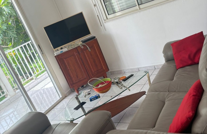 CHARMANT APPARTEMENT T2 MEUBLE A SAINTE ANNE