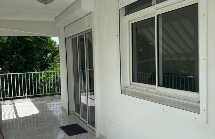 CHARMANT APPARTEMENT T2 MEUBLE A SAINTE ANNE