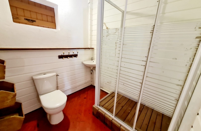 BEAU LOFT MEUBLE AVEC JARDINET