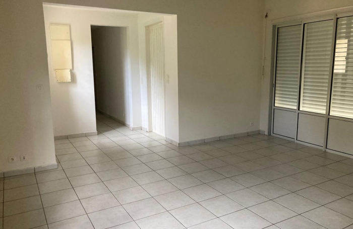 GOURBEYRE- maison individuelle T4 , terrasse et jardin clôturé