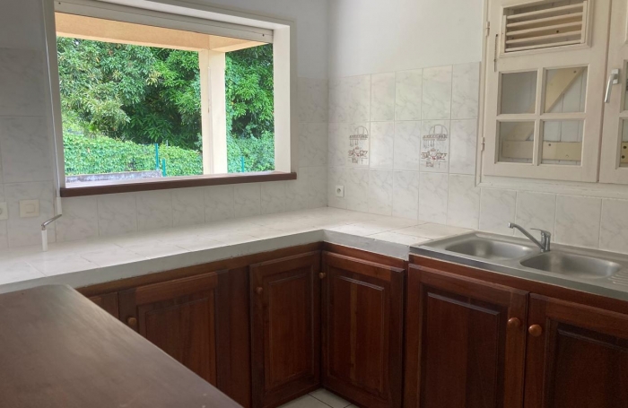 GOURBEYRE- maison individuelle T4 , terrasse et jardin clôturé