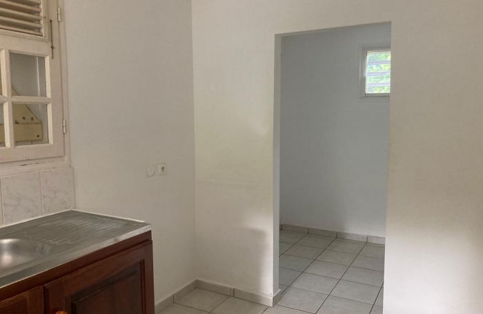 GOURBEYRE- maison individuelle T4 , terrasse et jardin clôturé