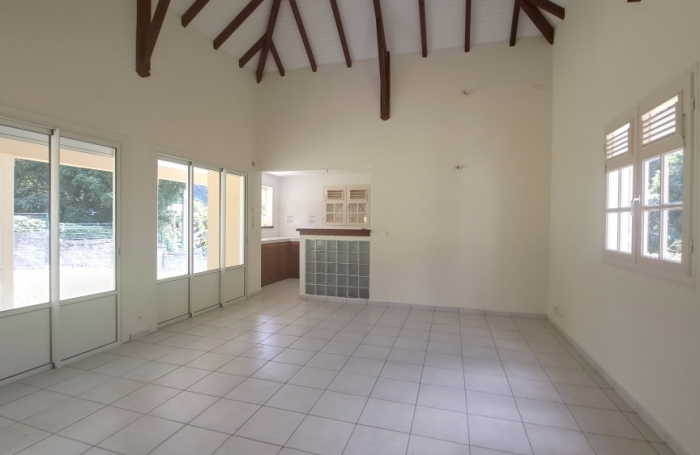 GOURBEYRE- maison individuelle T4 , terrasse et jardin clôturé