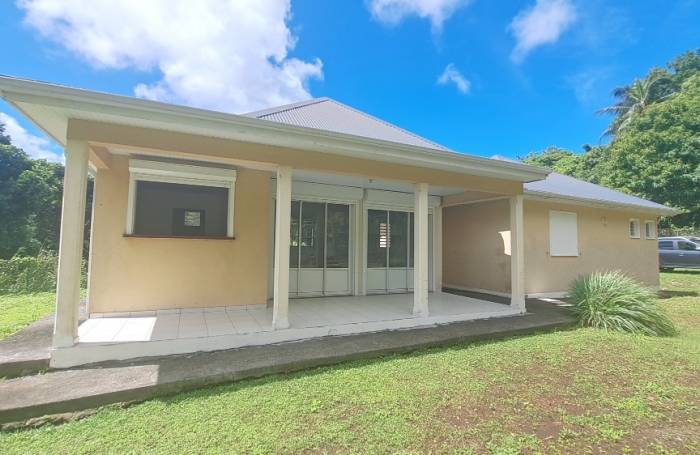 GOURBEYRE- maison individuelle T4 , terrasse et jardin clôturé