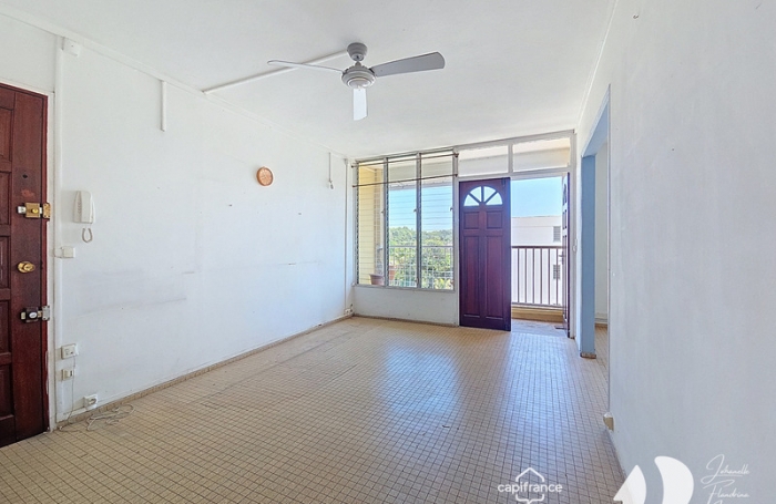 Vente Appartement 74m&sup2; 5 pi&#232;ces Les Abymes