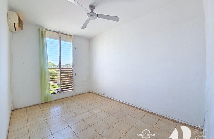 Vente Appartement 74m&sup2; 5 pi&#232;ces Les Abymes