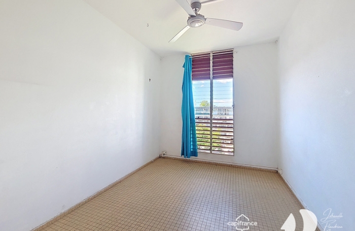 Vente Appartement 74m&sup2; 5 pi&#232;ces Les Abymes