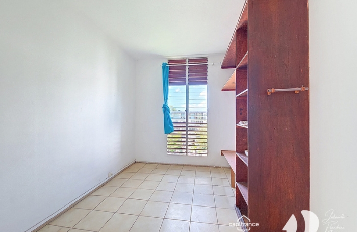 Vente Appartement 74m&sup2; 5 pi&#232;ces Les Abymes
