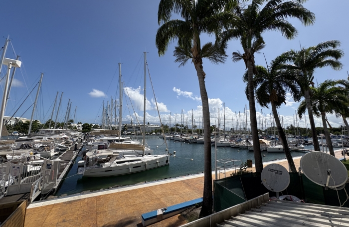 BEL APPARTEMENT T2 MEUBLE LA MARINA