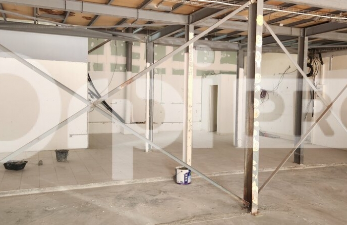 Orpi Boutarel vous propose de louer un entrepôt au centre de Jarry