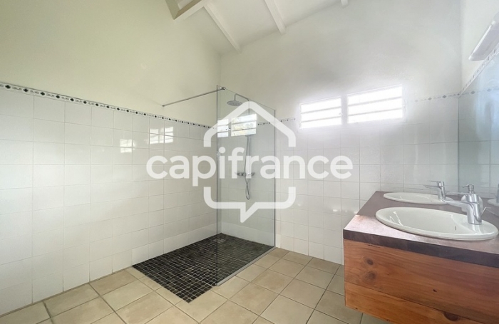 Location Maison 189m&sup2; 6 pi&#232;ces Baie Mahault