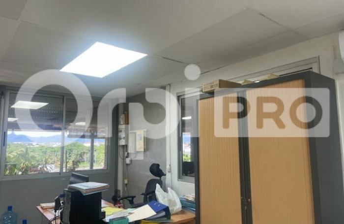 Avec ORPI BOUTAREL louez 52M2 de Bureaux à jarry
