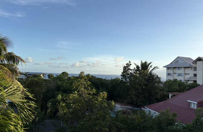 MAISON T6 AVEC PISCINE SECTEUR PERINET