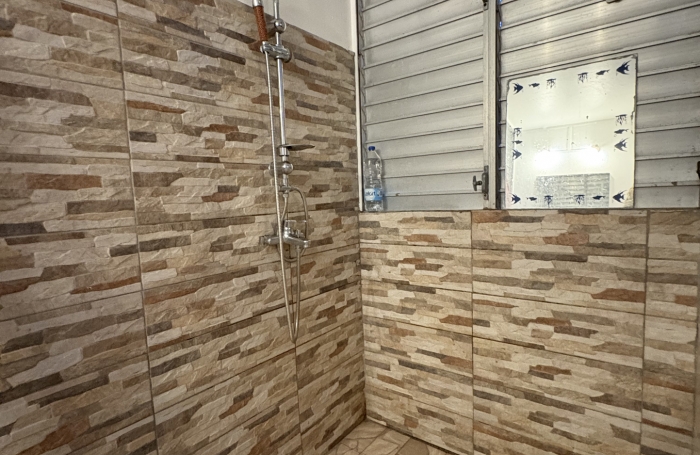 MAISON T6 AVEC PISCINE SECTEUR PERINET