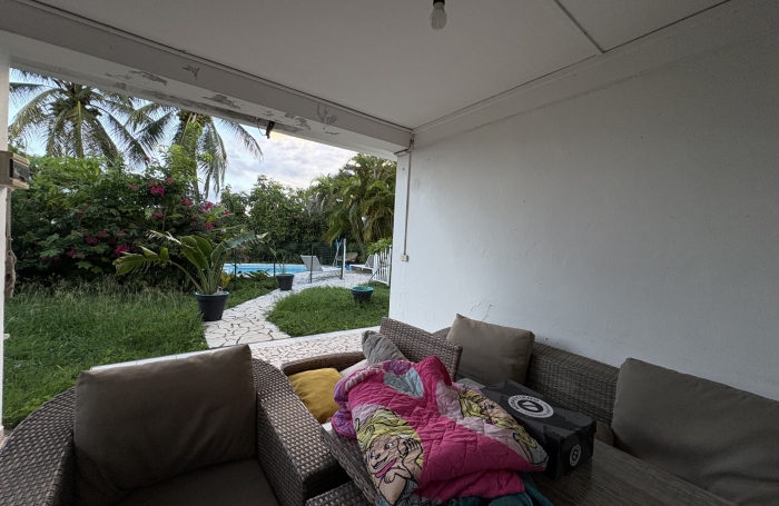 MAISON T6 AVEC PISCINE SECTEUR PERINET