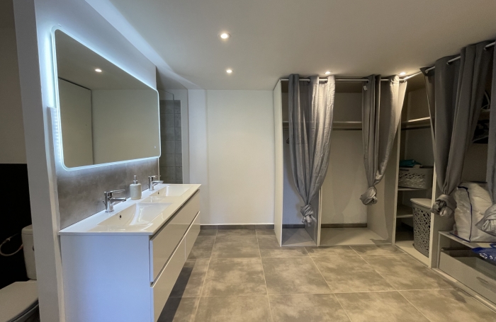 MAGNIFIQUE APPARTEMENT T4 MODERNE ENTIEREMENT MEUBLE PETIT-BOURG