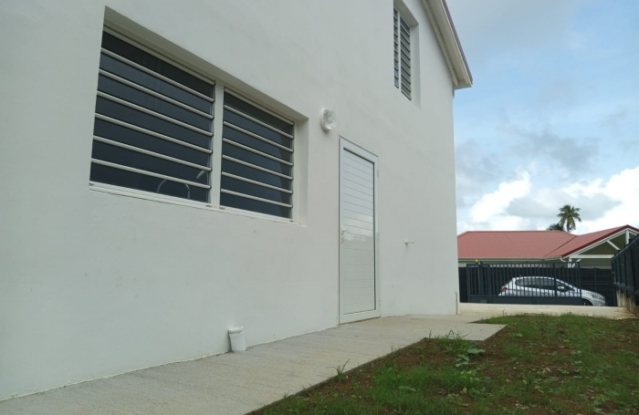 VILLA MITOYENNE T4 en R+1  -  BOIS SERGENT 97170 PETIT-BOURG