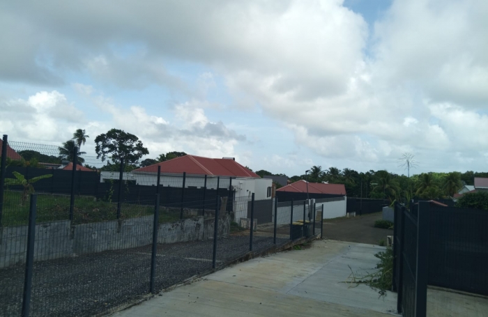 VILLA MITOYENNE T4 en R+1  -  BOIS SERGENT 97170 PETIT-BOURG