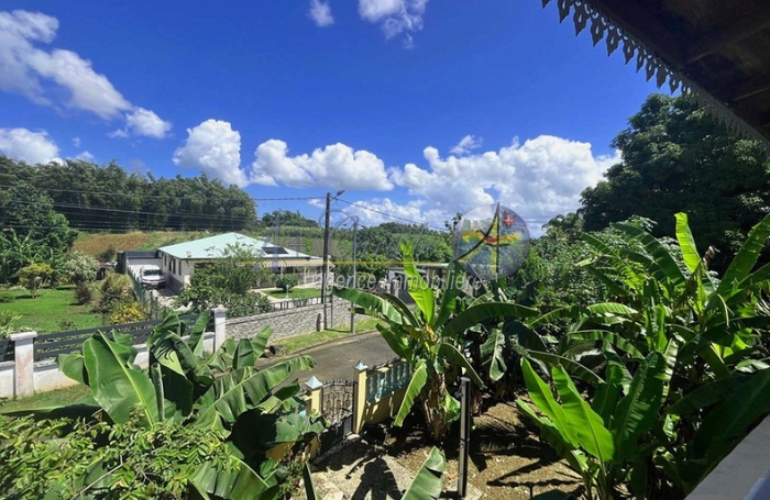 Maison familiale d'architecture créole sur deux niveaux - Trois logements indépendants