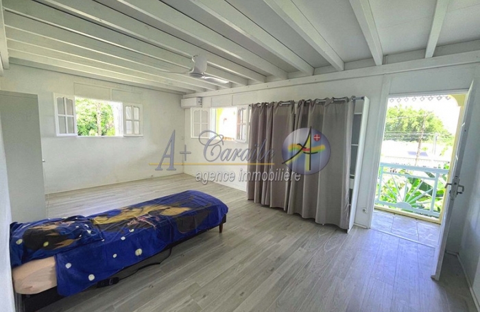 Maison familiale d'architecture créole sur deux niveaux - Trois logements indépendants