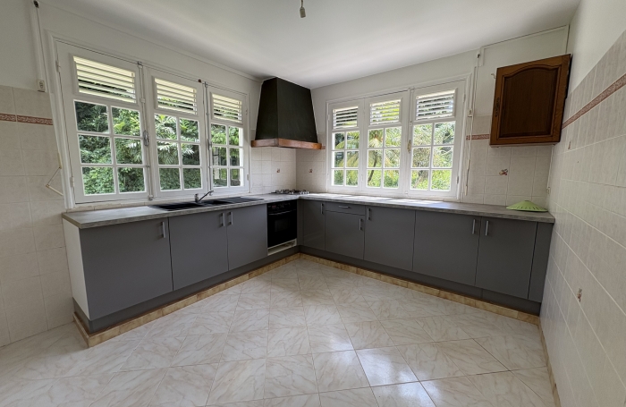 SPACIEUX APPARTEMENT T5 PIERRET LAMENTIN