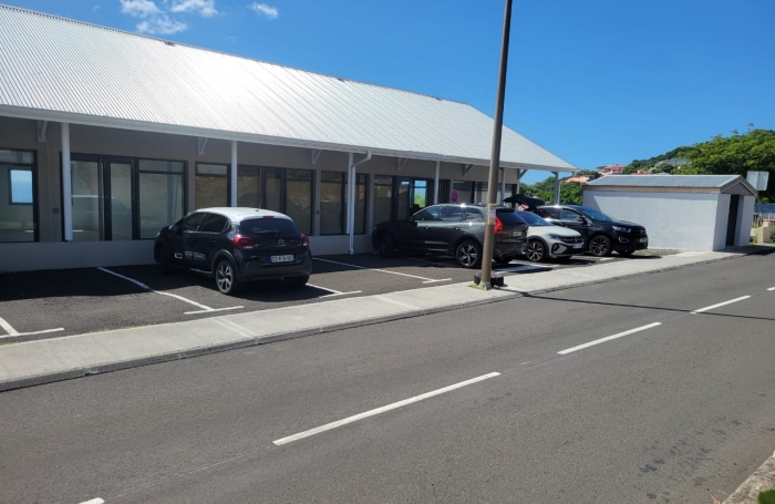 VIEUX FORT : Résidence La Rose Des Vents,  Local professionnel 103m2