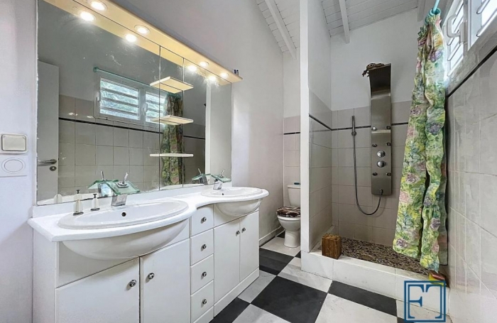 Location Maison 102m&sup2; 5 pi&#232;ces Saint François