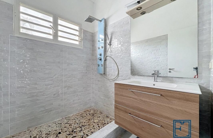 Location Maison 102m&sup2; 5 pi&#232;ces Saint François