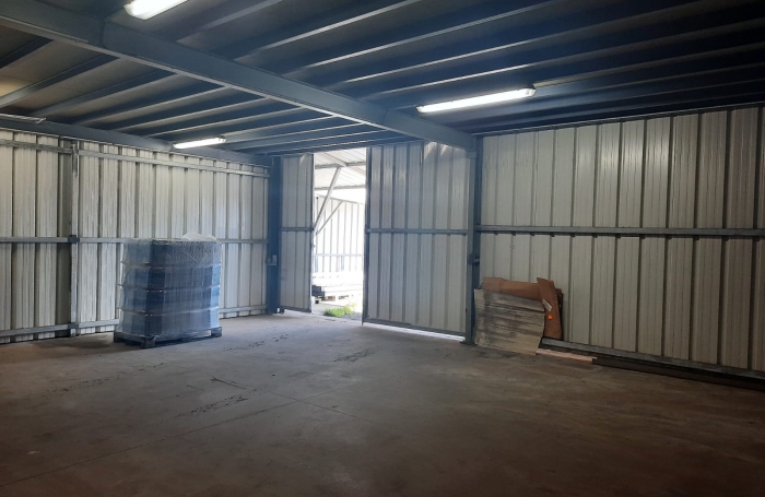 LOCATION D&eacute;p&ocirc;t 80 m2 &agrave; Jarry