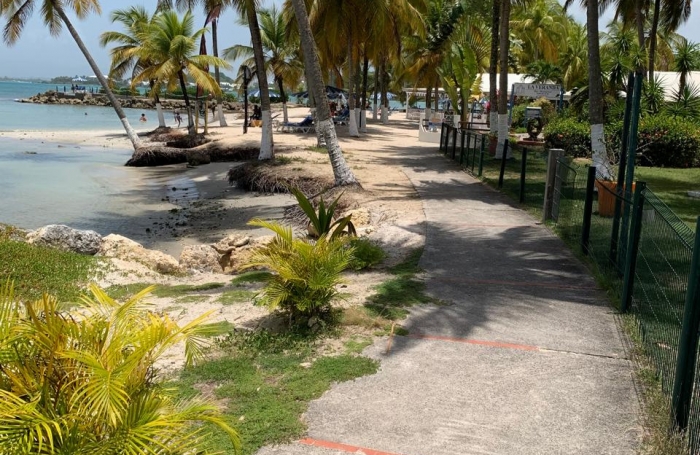 &Agrave; LOUER T2 DE 53M2 AVEC ACC&Egrave;S PLAGE AU GOSIER