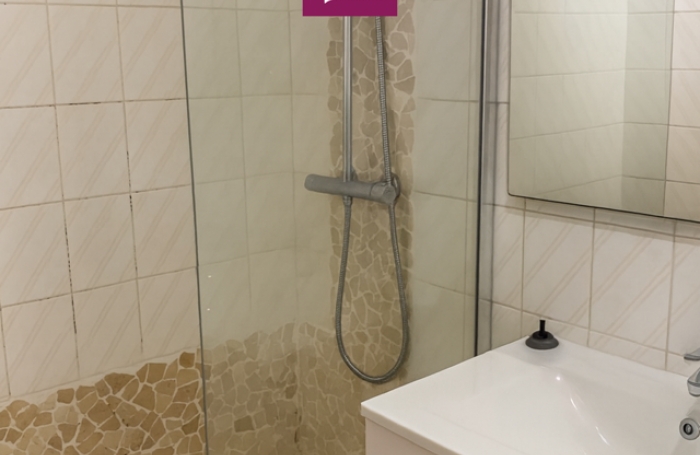 &Agrave; LOUER T2 DE 53M2 AVEC ACC&Egrave;S PLAGE AU GOSIER