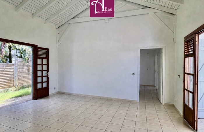 Maison mitoyenne F4 avec jardin privatif &agrave; Moudong, Baie-Mahault, Guadeloupe