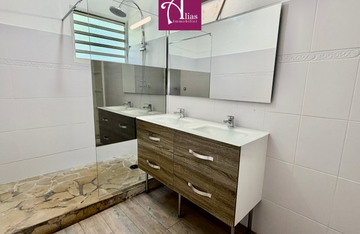 Maison mitoyenne F4 avec jardin privatif &agrave; Moudong, Baie-Mahault, Guadeloupe