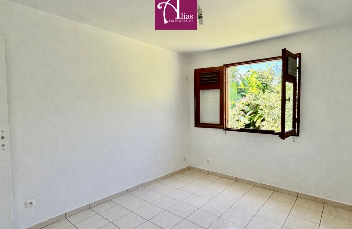 Maison mitoyenne F4 avec jardin privatif &agrave; Moudong, Baie-Mahault, Guadeloupe