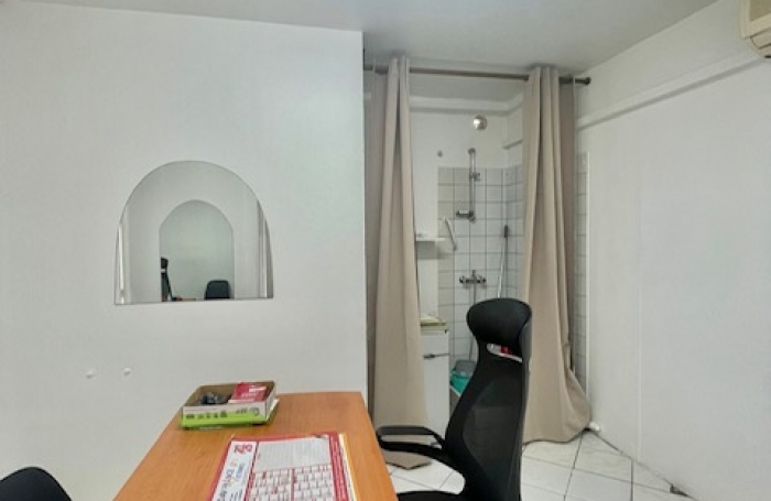 Local commercial 35 m2 &agrave; vendre &agrave; Pointe-&agrave;-Pitre   Id&eacute;al investissement ou activit&eacute; professionnelle